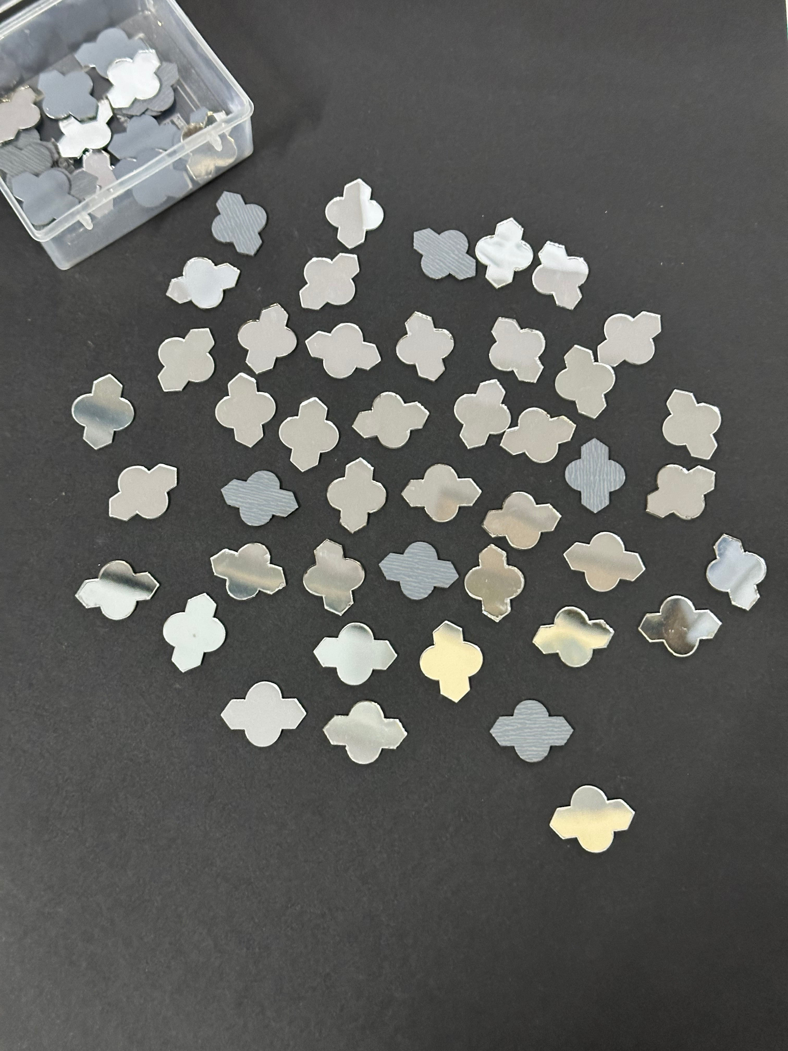 Quatrefoil/Cross Flower Shape Silver Acrylic Mirror 19x25 mm (54 pcs)