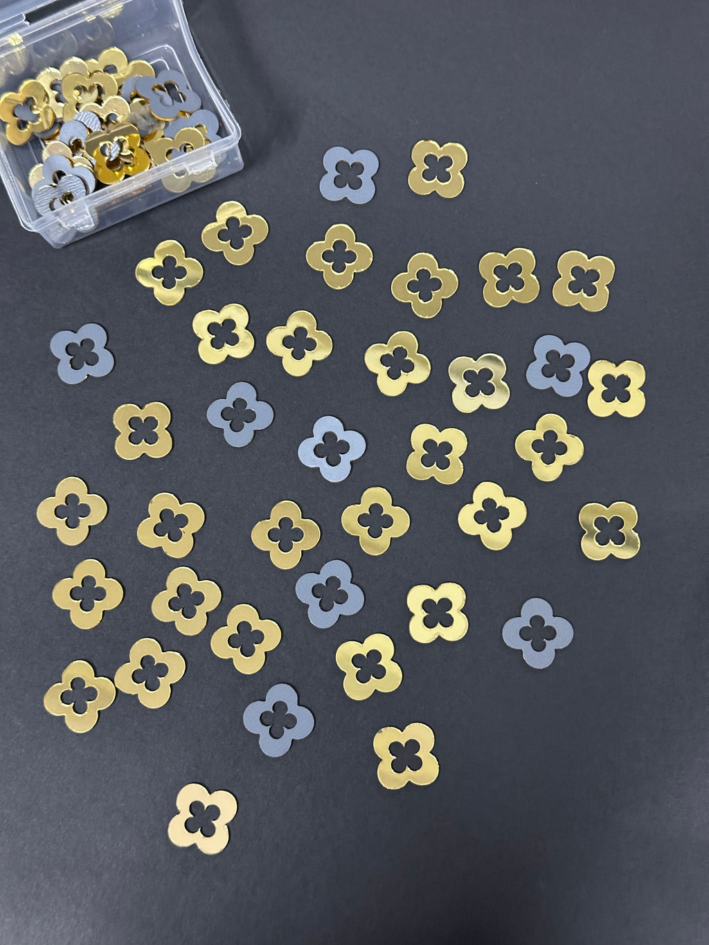 Four Curve Clover Shape Golden Acrylic Mirror 20 mm (63 pcs)