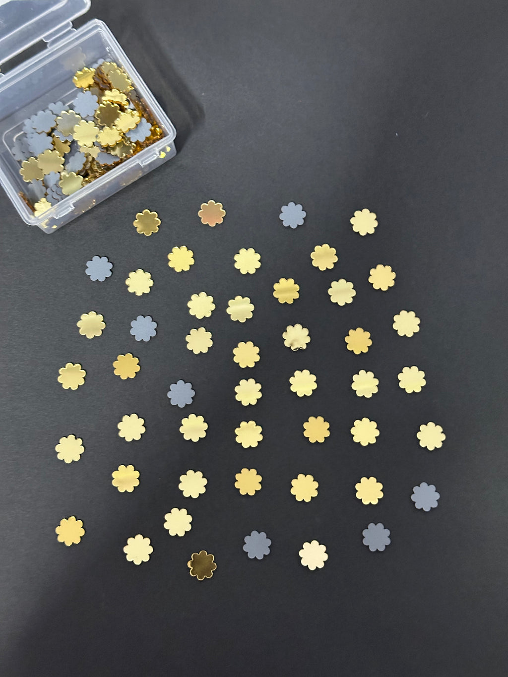 Round Flower Shape Golden Acrylic Mirror 14 mm (137 pcs)