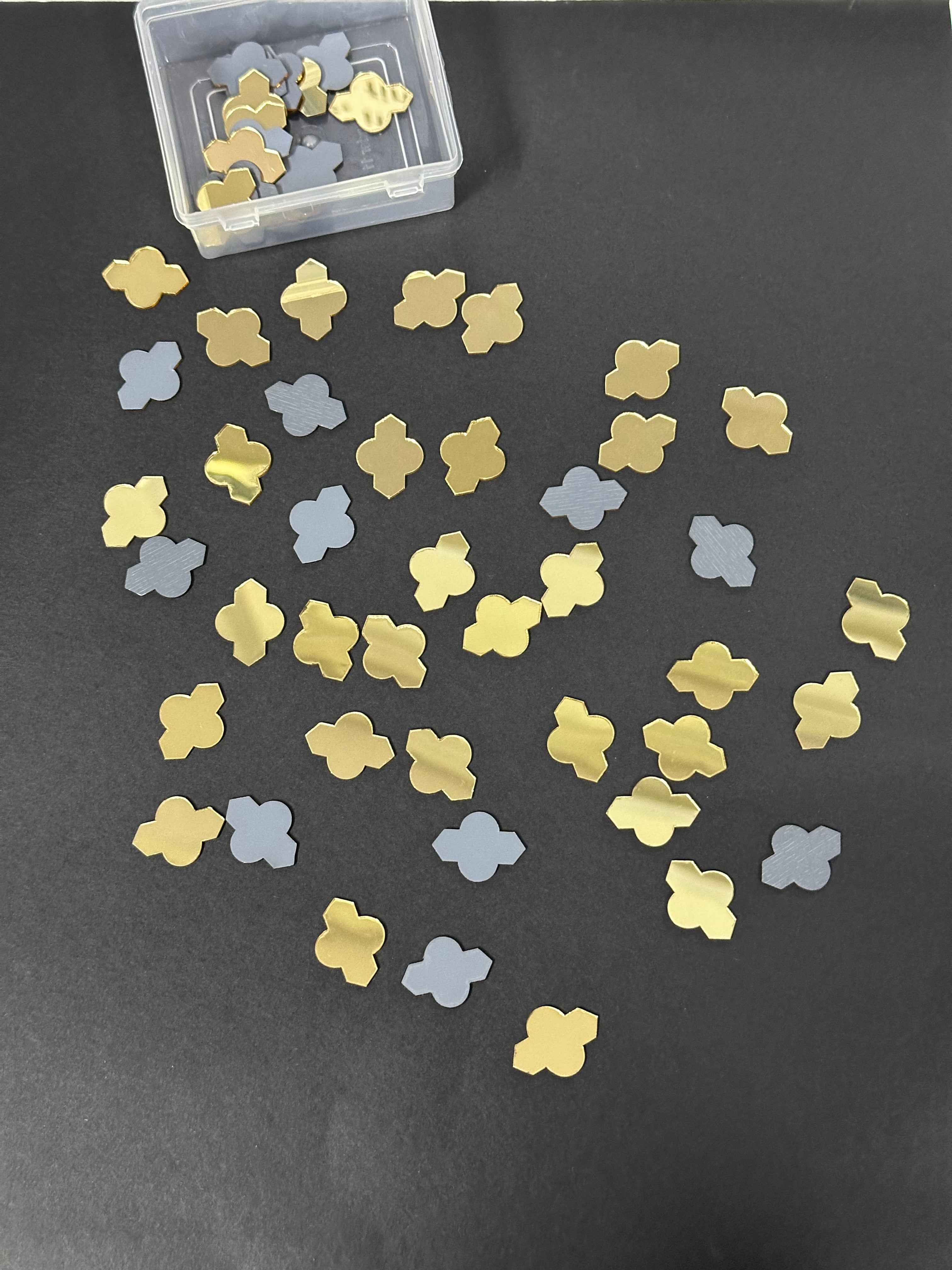 Quatrefoil/Cross Flower Shape Golden Acrylic Mirror 19x25 mm (54 pcs)