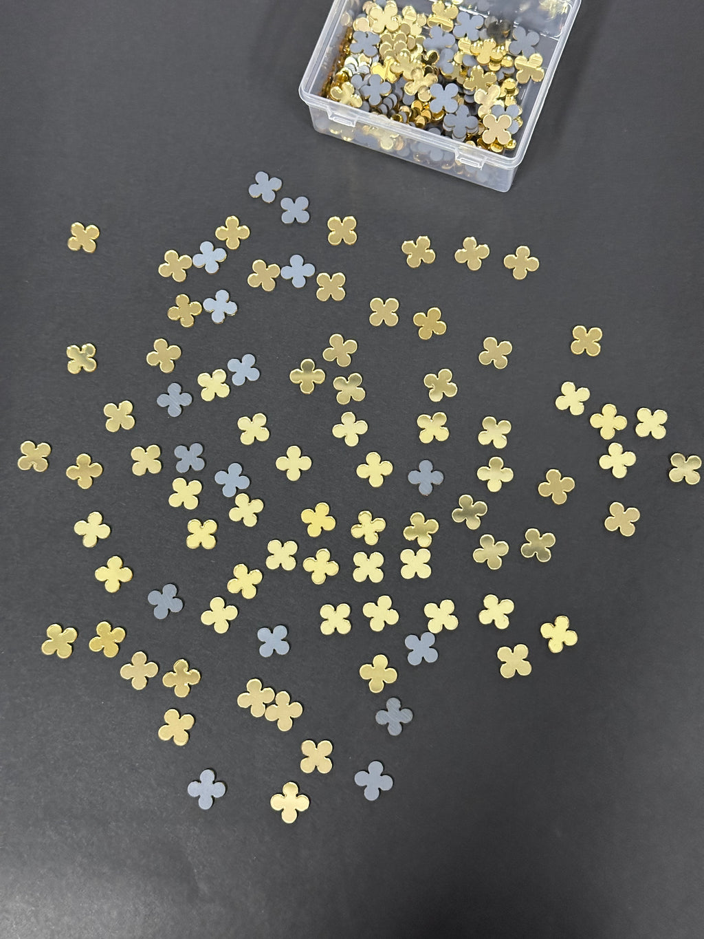 Four Leaf Shape Golden Acrylic Mirror 12 mm (213 pcs)