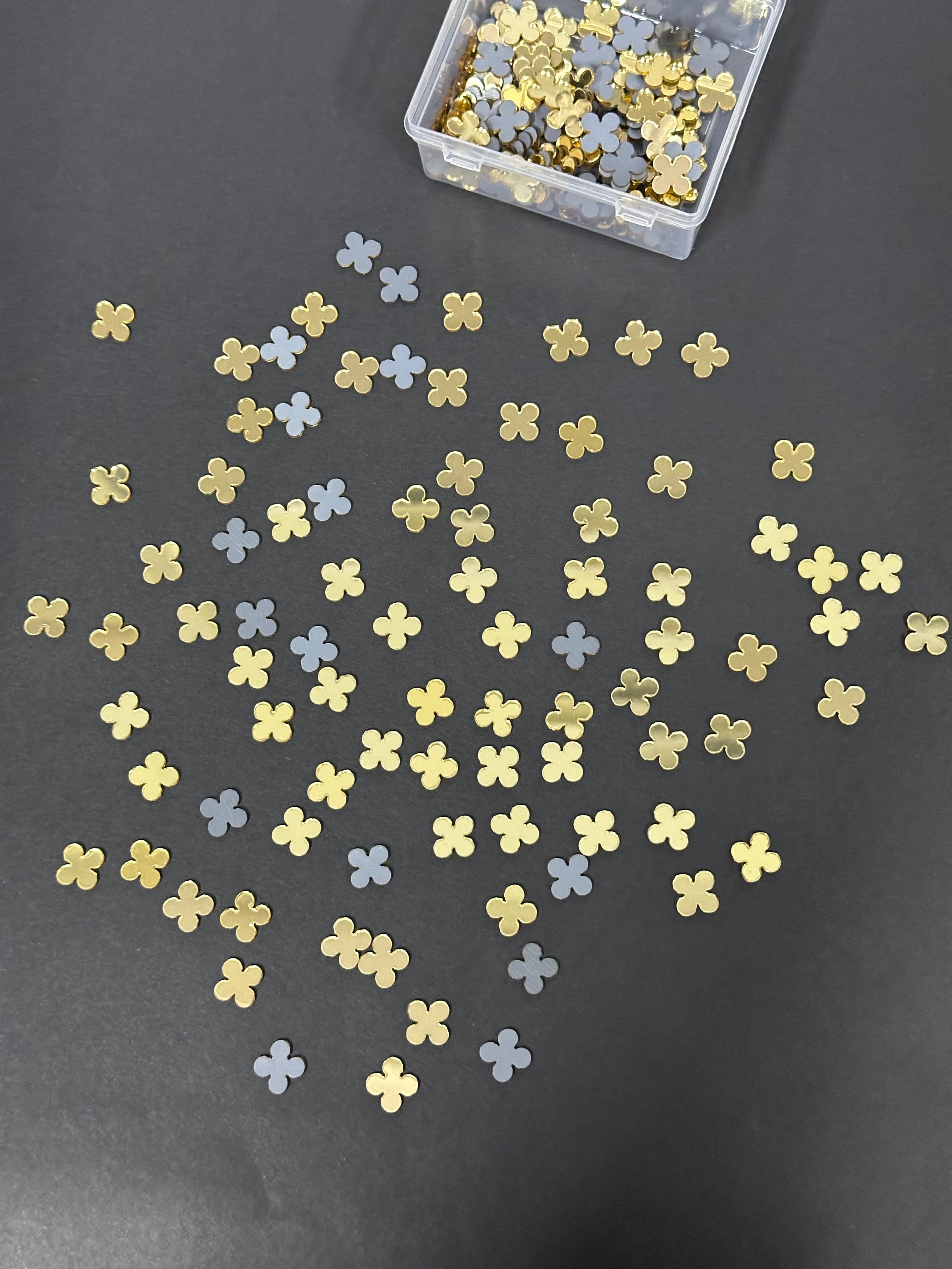 Four Leaf Shape Golden Acrylic Mirror 12 mm (213 pcs)