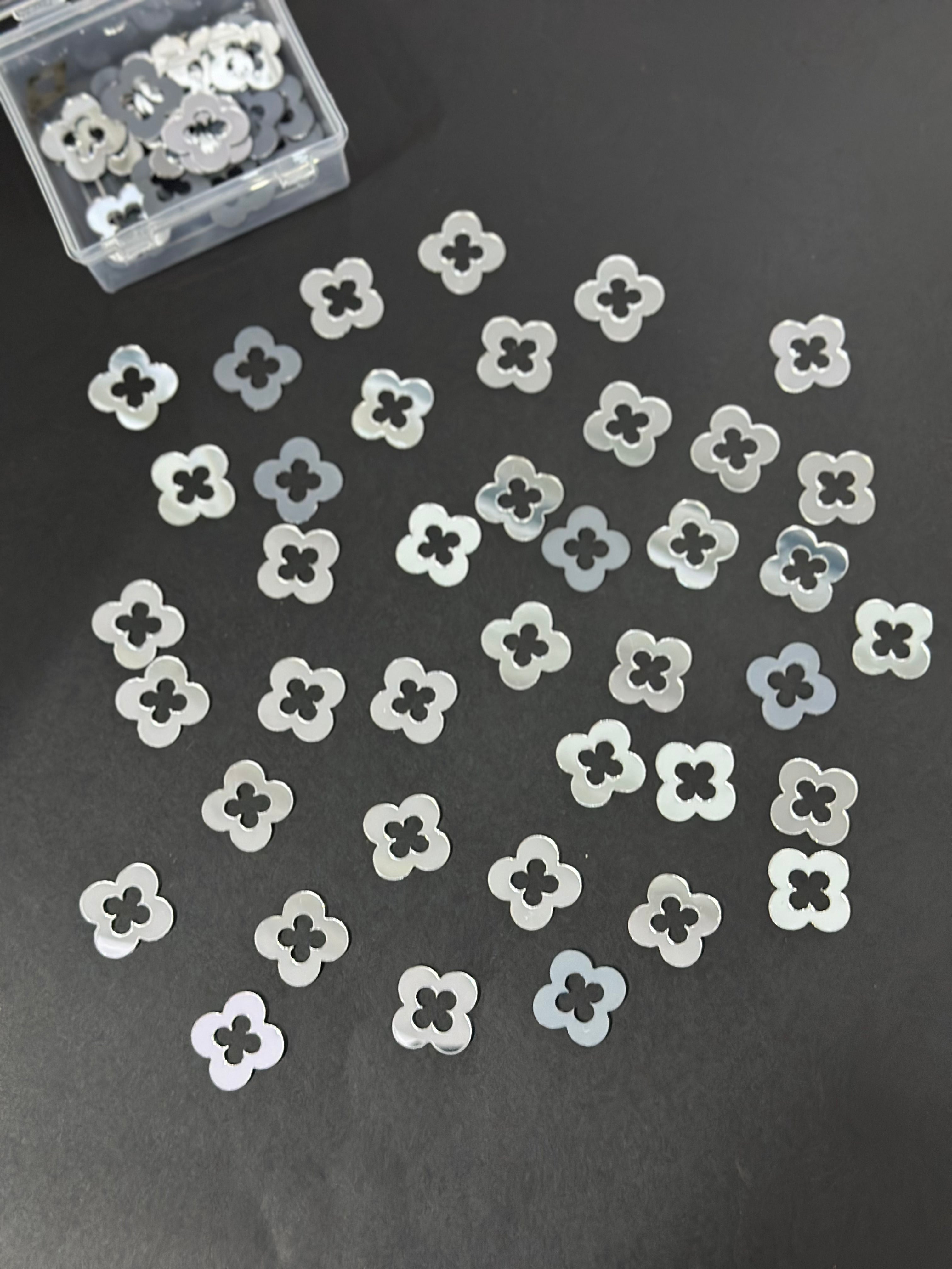 Four Curve Clover Shape Silver Acrylic Mirror 20 mm (63 pcs)
