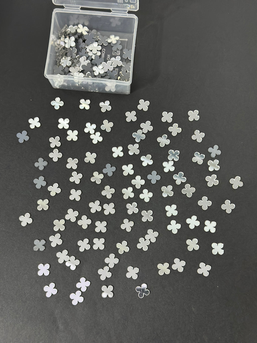 Four Leaf Shape Silver Acrylic Mirror 12 mm (213 pcs)