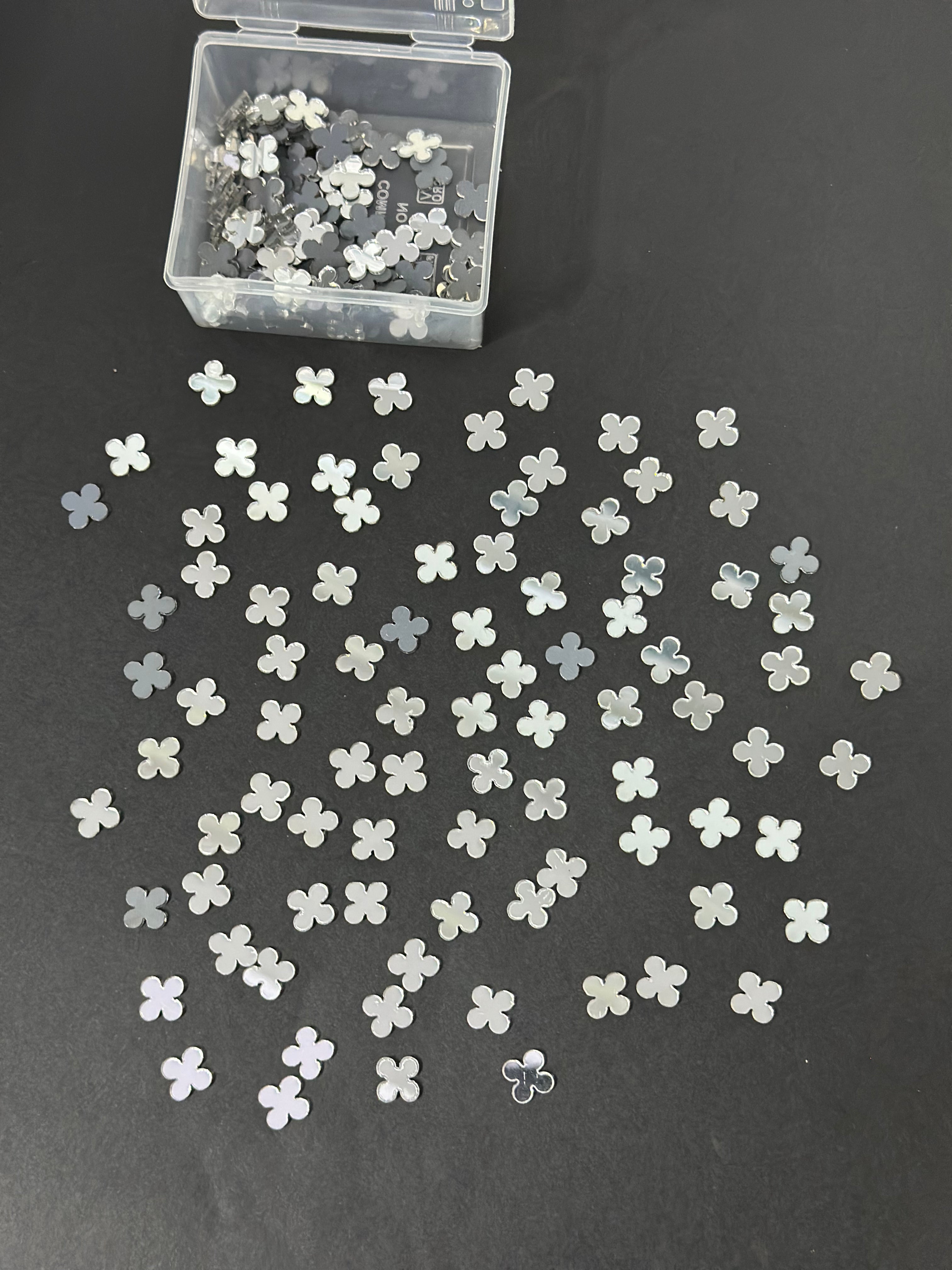 Four Leaf Shape Silver Acrylic Mirror 12 mm (213 pcs)